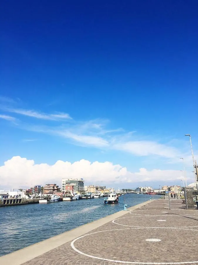Appartamento villino 4 posti letto con cucina a 30mt dal mare Fiumicino