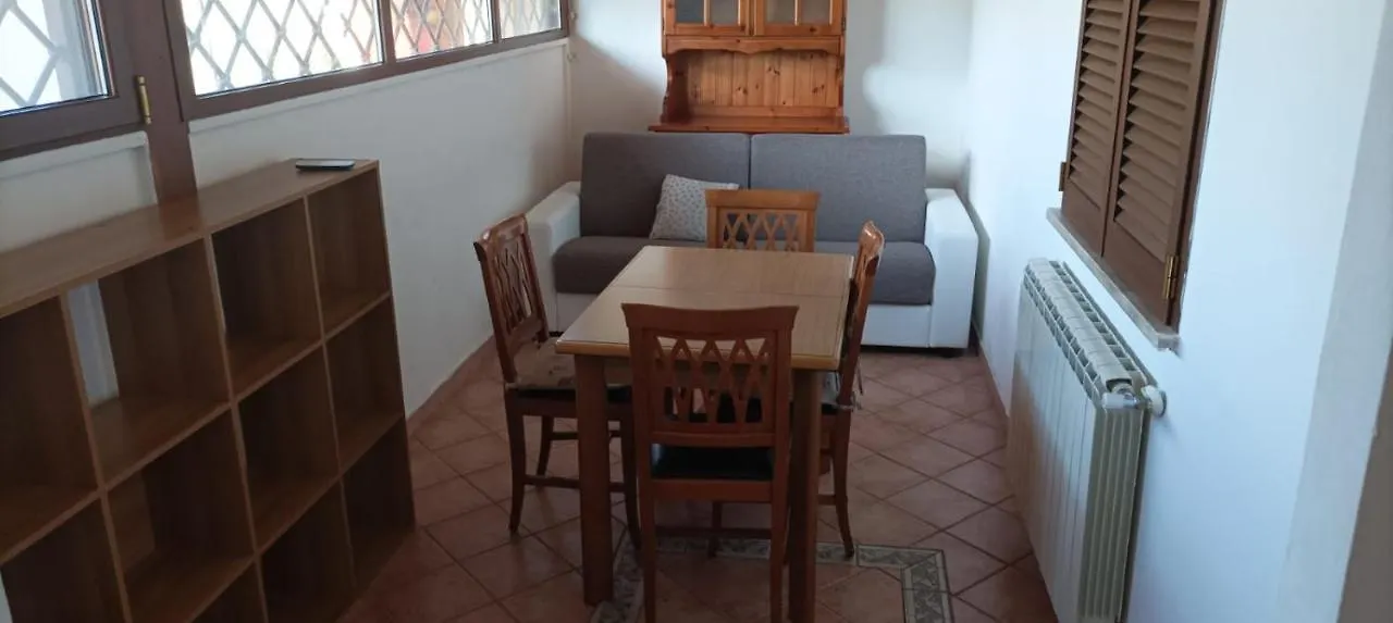 Appartamento villino 4 posti letto con cucina a 30mt dal mare Fiumicino Italia